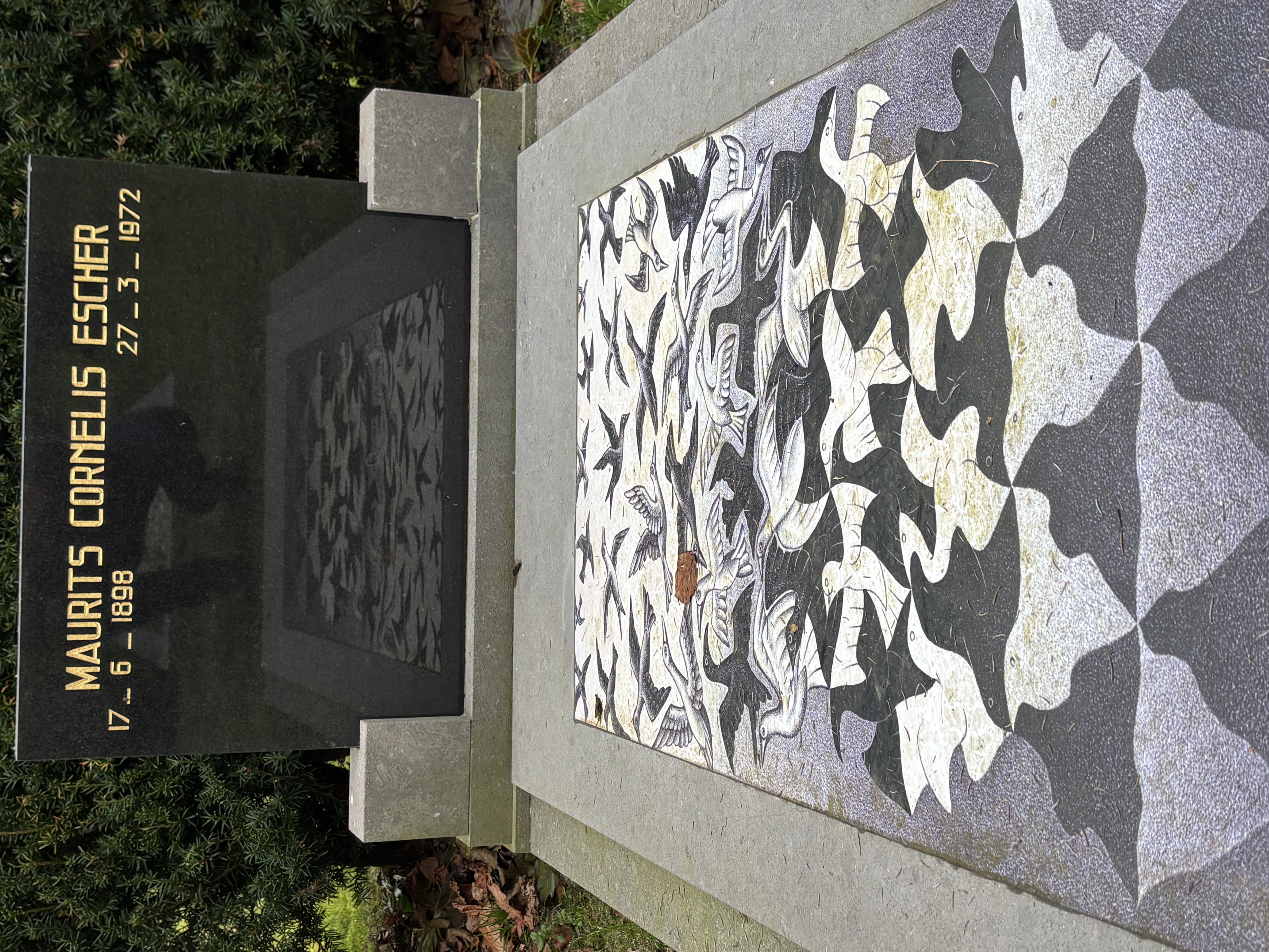 Het graf van Escher in Baarn